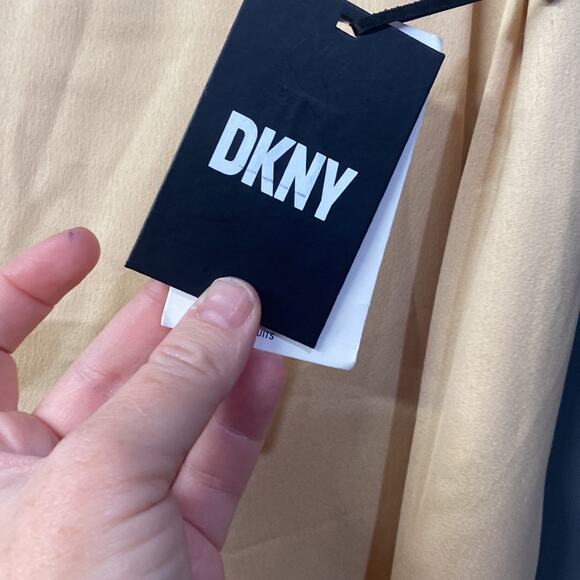 DKNY
Women's Mid Rise Crossover Pleat Wide-Leg Pants size 12p (b21) - Picture 6 of 8